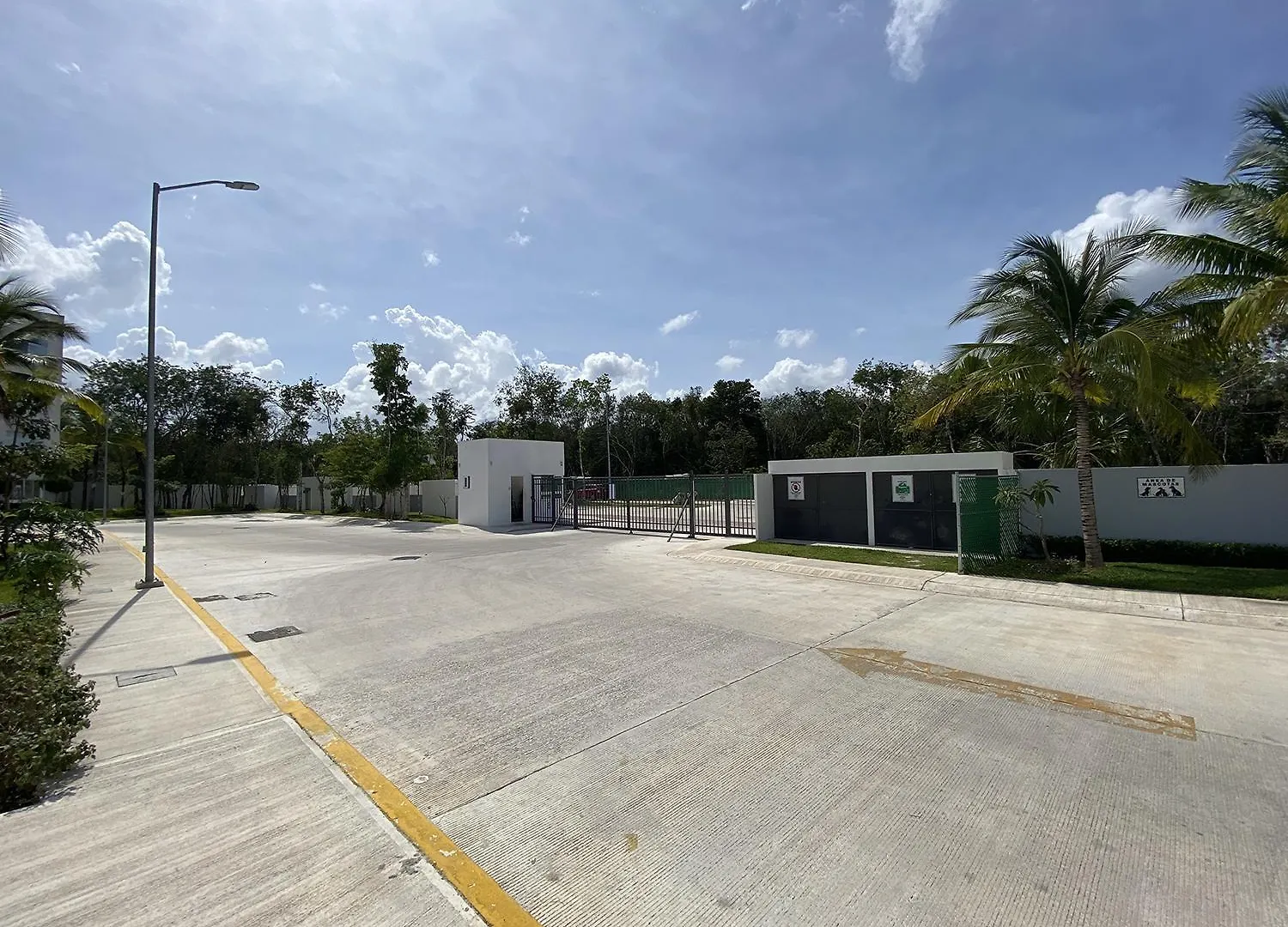 Apartment Espacio Amazonia - Gym, Alberca Grande, Padel Playa del Carmen Mexico